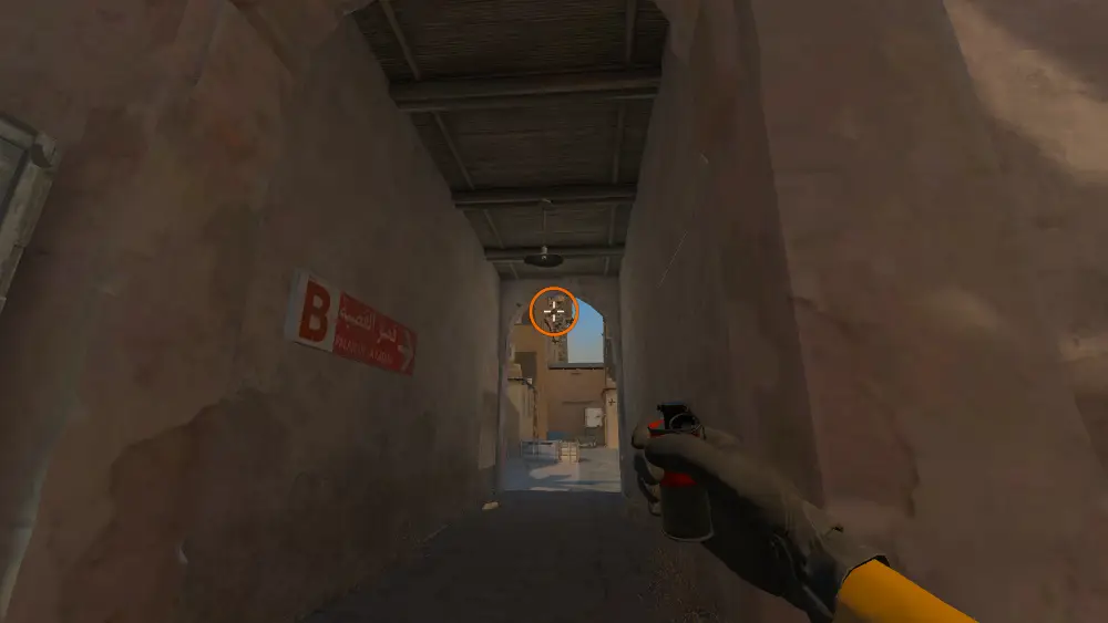 Standing on the Upper Tunnels spot on Dust2, the aim mark on the point this molotov is thrown at.